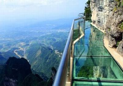 奇峰歷險(xiǎn)，游張家界天門山游記